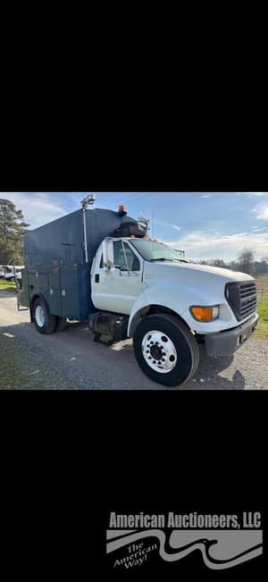 2001 Ford F-750 Image