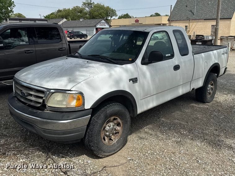 2001 Ford F-150 Equipment Image0