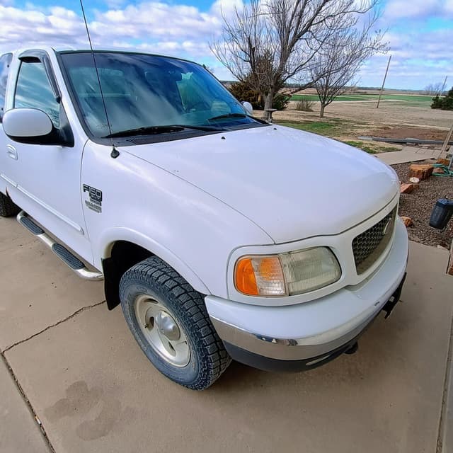 Image of Ford F-150 equipment image 1