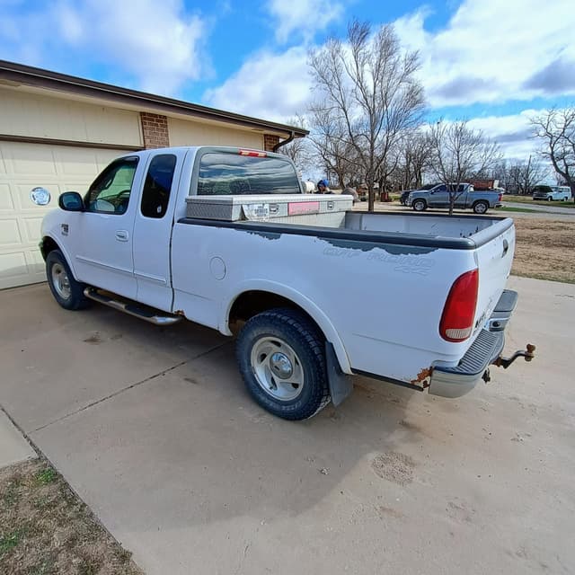 Image of Ford F-150 equipment image 3