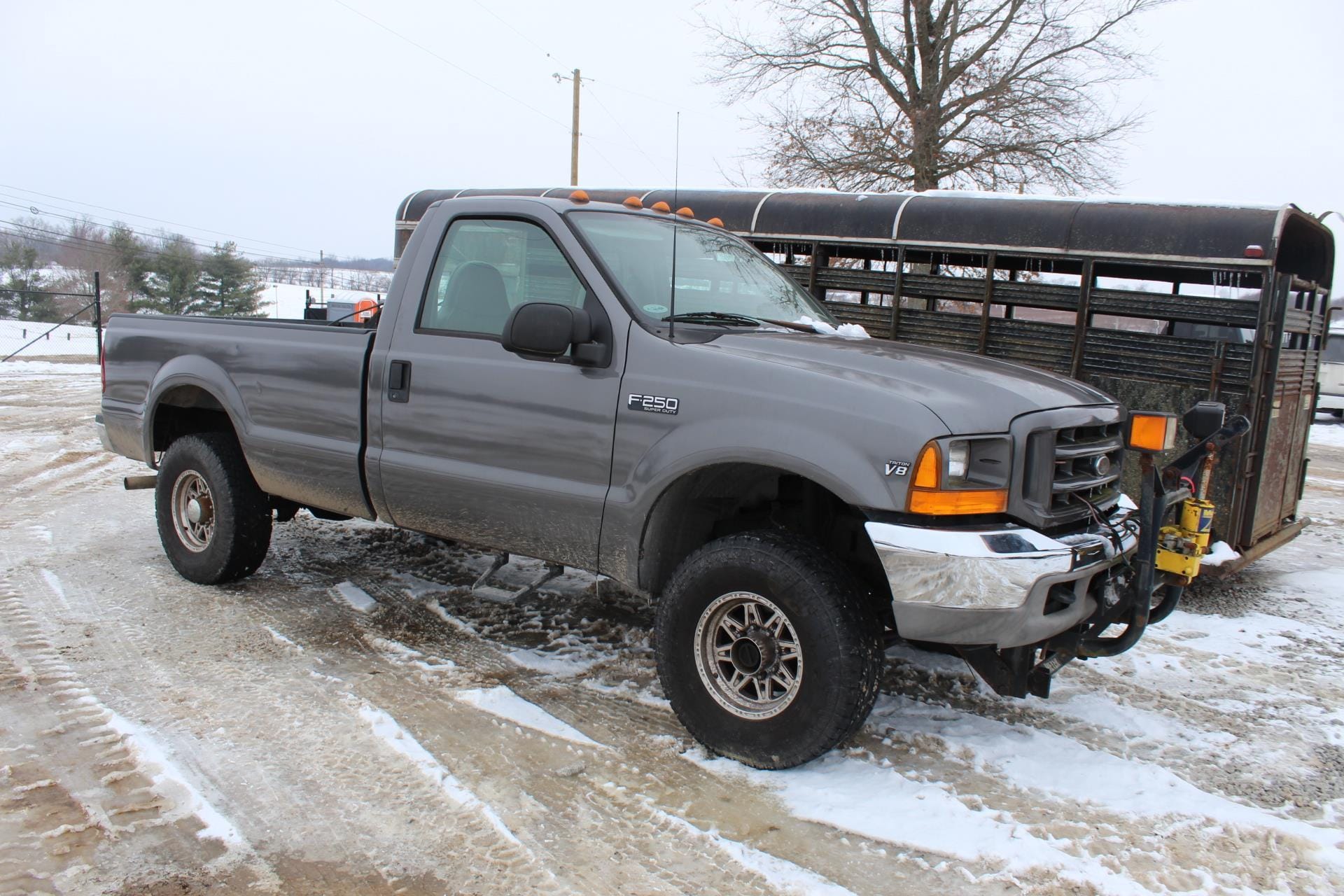 2001 Ford F-250 Equipment Image0