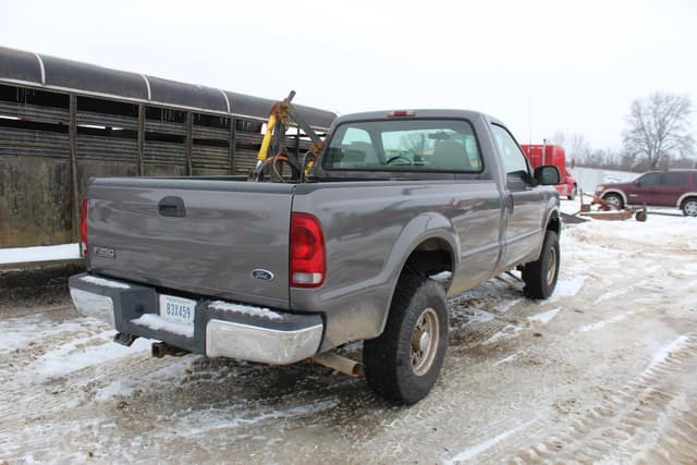 Image of Ford F-250 equipment image 4