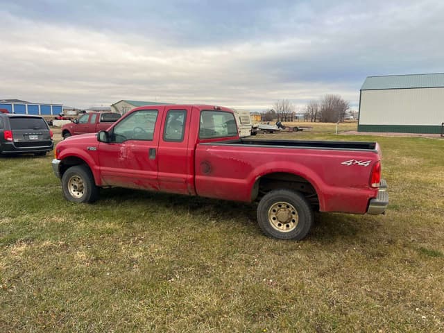 Image of Ford F-250 equipment image 2