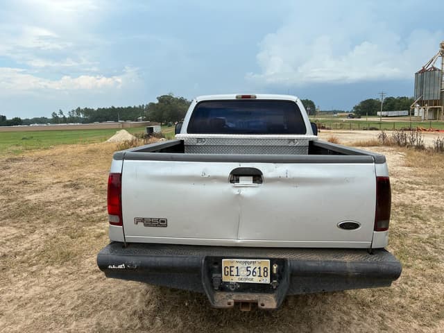 Image of Ford F-250 equipment image 4