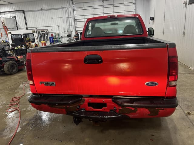 Image of Ford F-250 equipment image 4