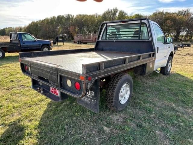 Image of Ford F-250 equipment image 3