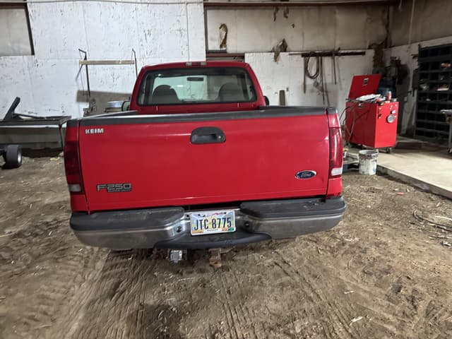 Image of Ford F-250 equipment image 1