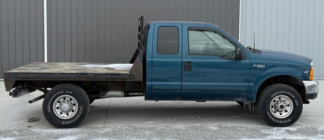 Image of Ford F-250 equipment image 2