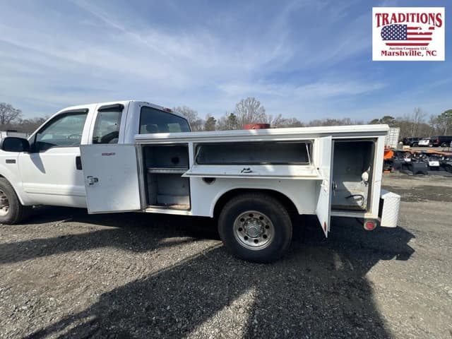 Image of Ford F-250 equipment image 2