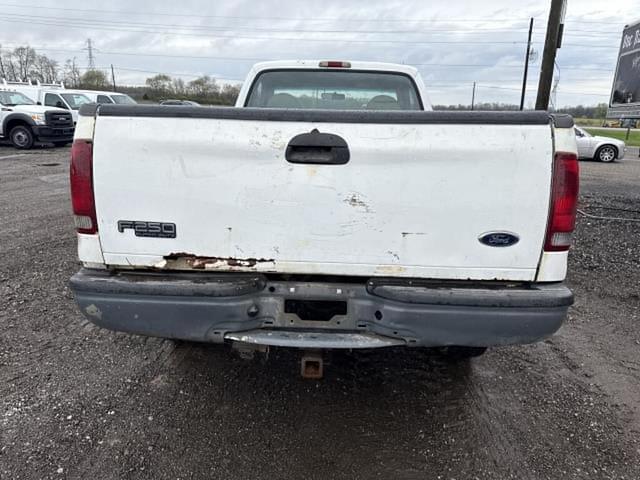 Image of Ford F-250 equipment image 2