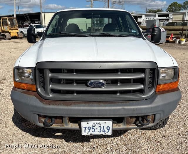 Image of Ford F-250 equipment image 1