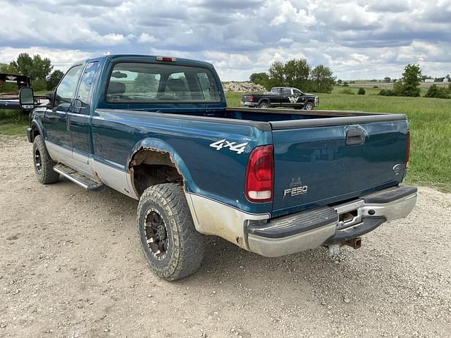 Image of Ford F-250 equipment image 4