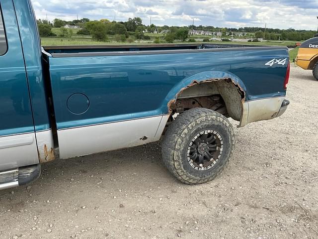 Image of Ford F-250 equipment image 3