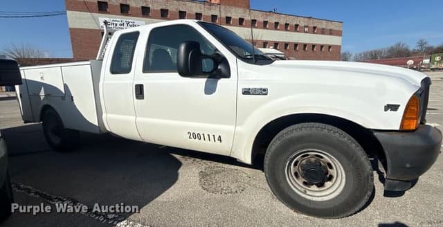 Image of Ford F-250 equipment image 3