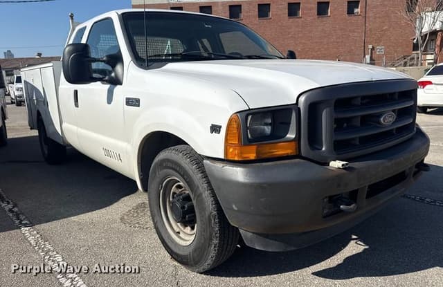 Image of Ford F-250 equipment image 2