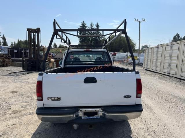Image of Ford F-250 equipment image 2