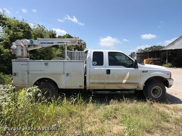 Image of Ford F-250 equipment image 3