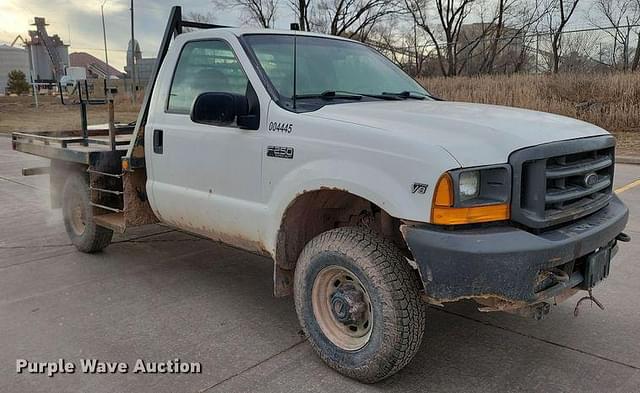 Image of Ford F-250 equipment image 2