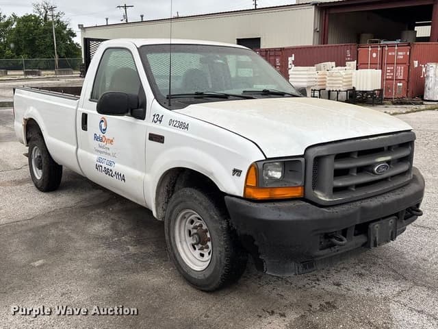 Image of Ford F-250 equipment image 2
