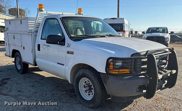 Image of Ford F-250 equipment image 2