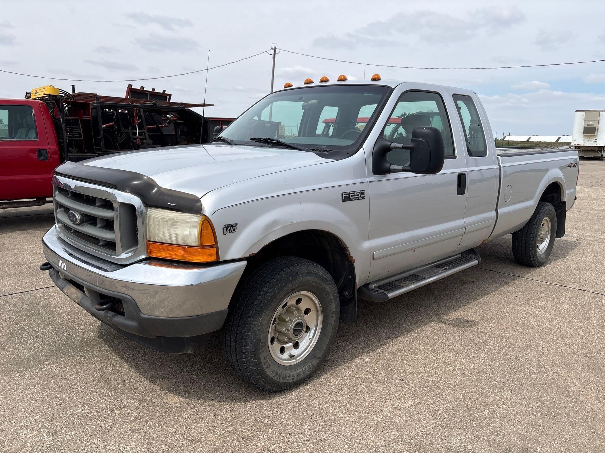 2001 Ford F-250 Equipment Image0