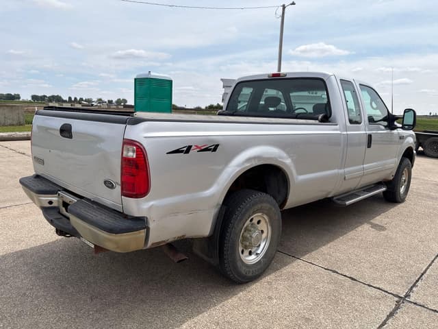Image of Ford F-250 equipment image 2
