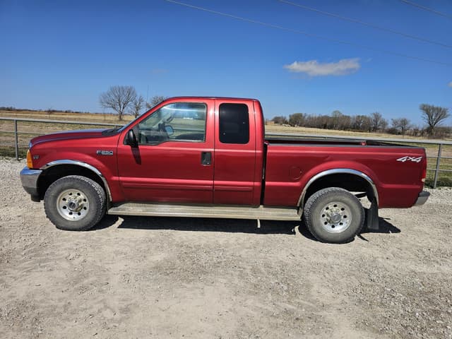 Image of Ford F-250 equipment image 2