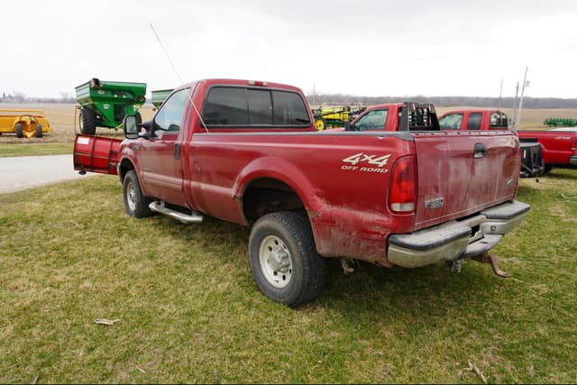 Image of Ford F-350 equipment image 2
