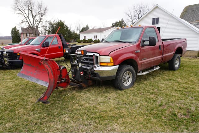 Image of Ford F-350 equipment image 1