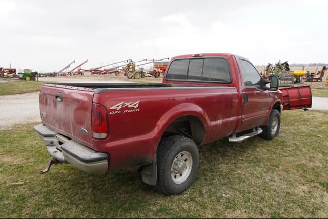 Image of Ford F-350 equipment image 3