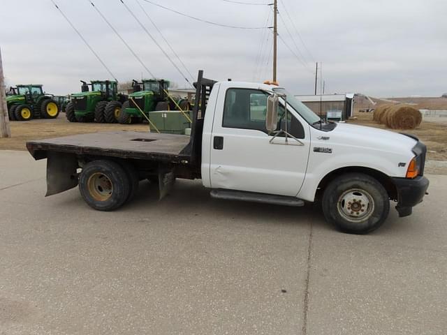 Image of Ford F-350 equipment image 4