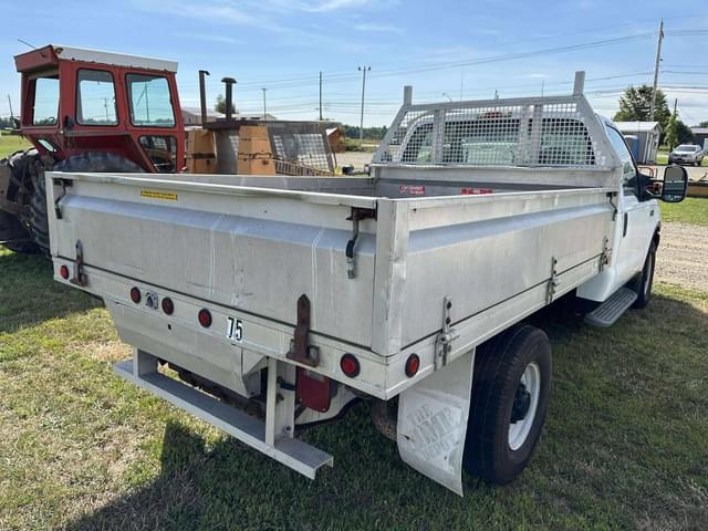 Image of Ford F-350 equipment image 2