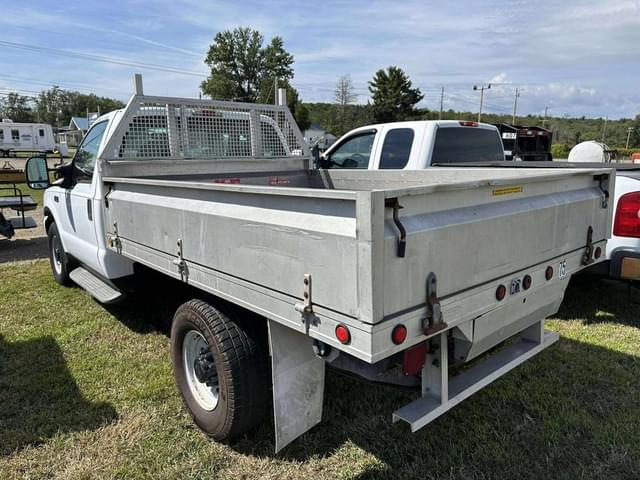 Image of Ford F-350 equipment image 3