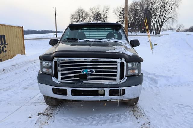 Image of Ford F-350 equipment image 1