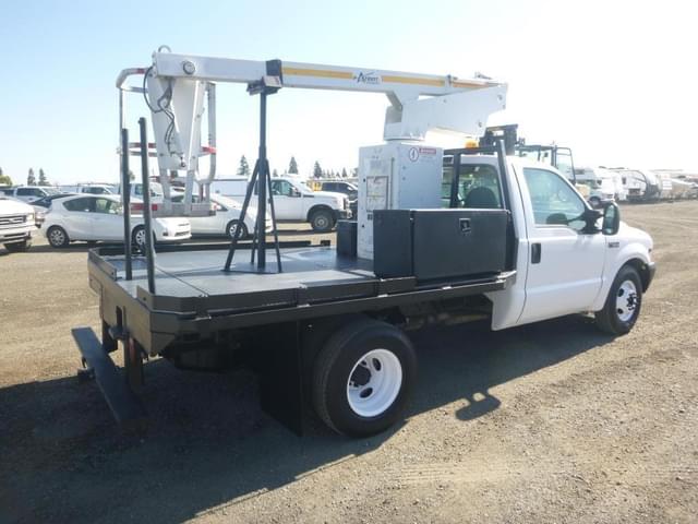 Image of Ford F-350 equipment image 2