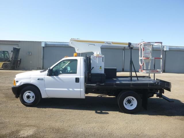 Image of Ford F-350 equipment image 4
