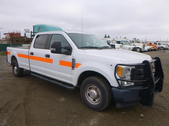 Image of Ford F-350 equipment image 1