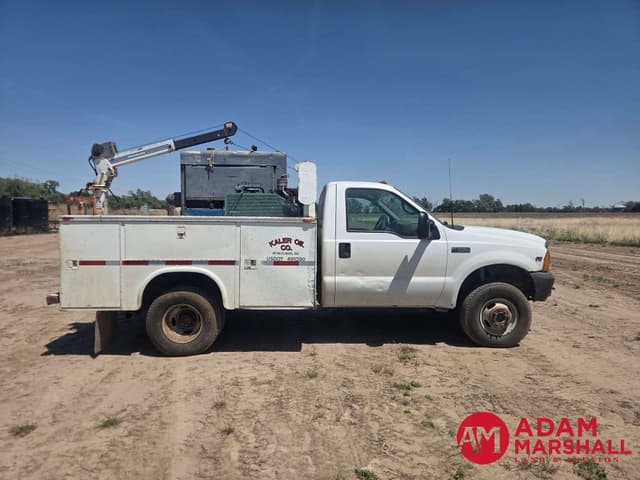 Image of Ford F-350 equipment image 2
