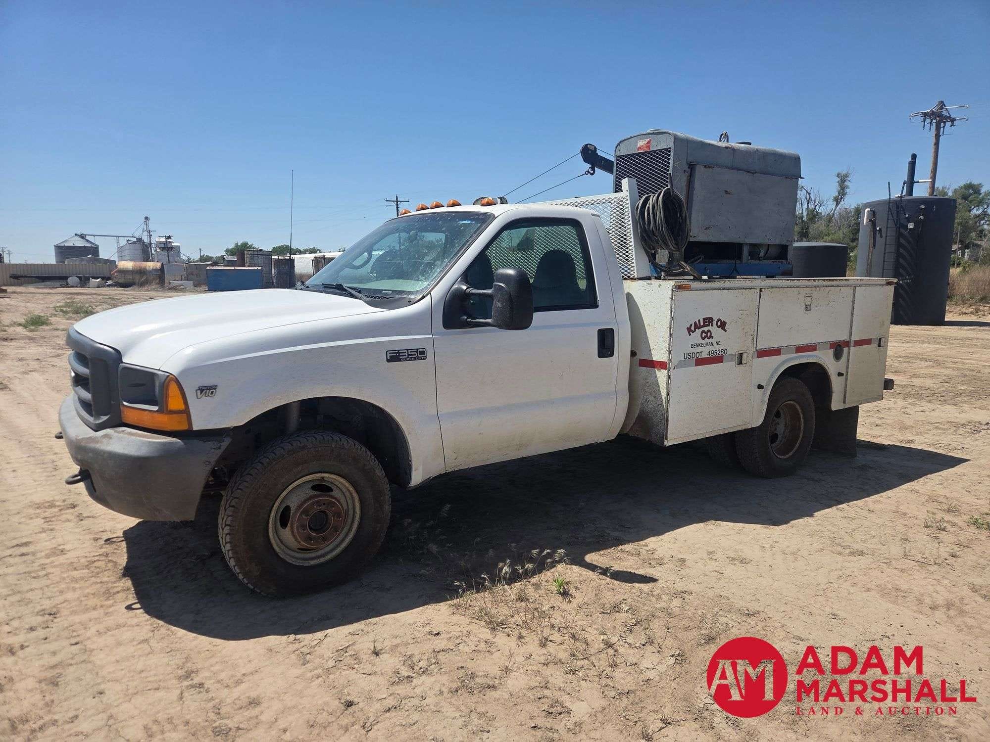 2001 Ford F-350 Equipment Image0