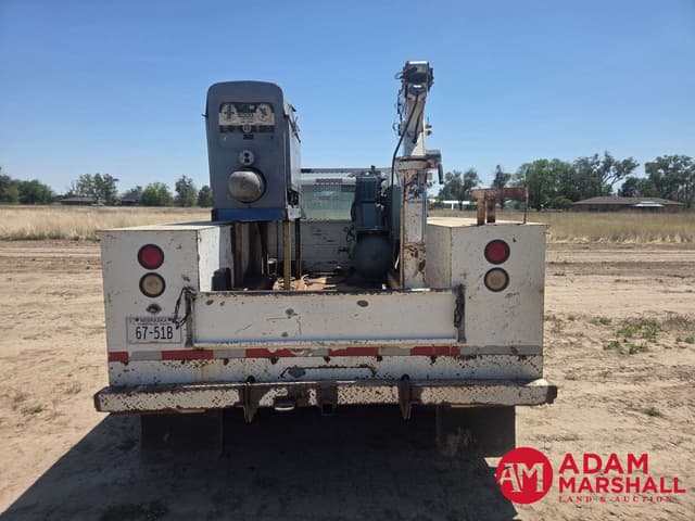 Image of Ford F-350 equipment image 4
