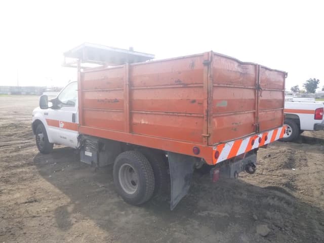 Image of Ford F-350 equipment image 4