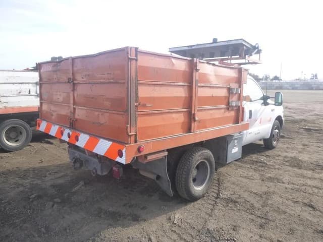 Image of Ford F-350 equipment image 3