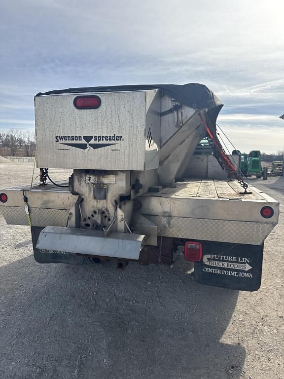 Image of Ford F-350 equipment image 3