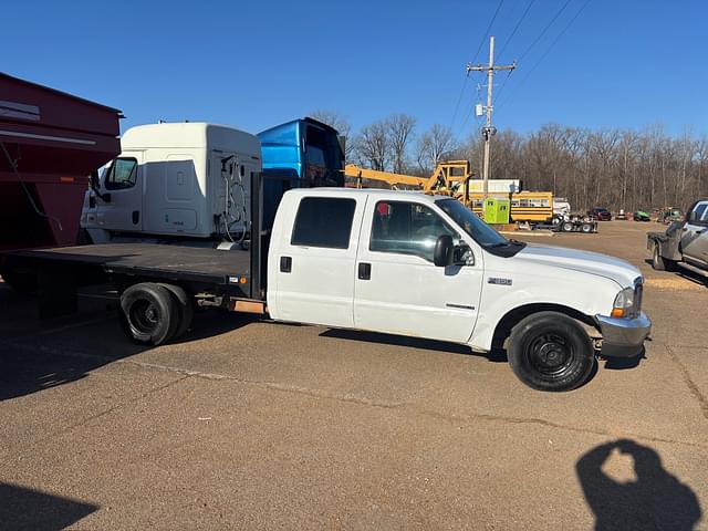 Image of Ford F-350 equipment image 3