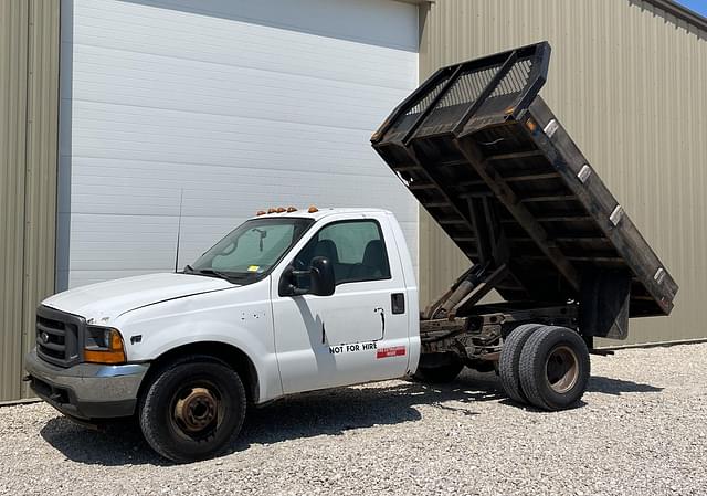 Image of Ford F-350 equipment image 2