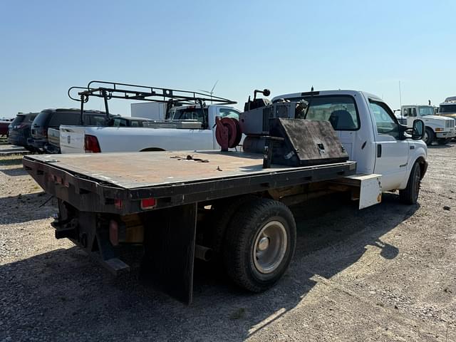 Image of Ford F-350 equipment image 3