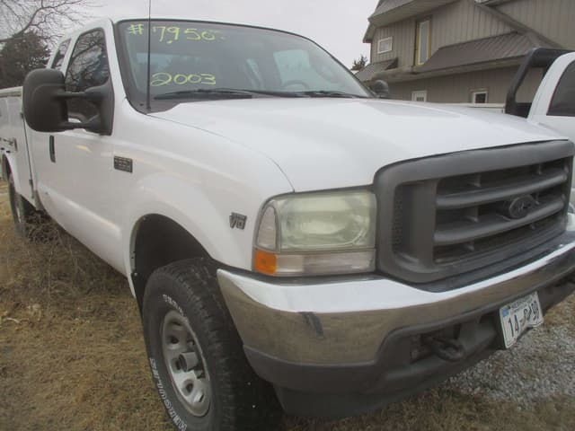 Image of Ford F-350 equipment image 3