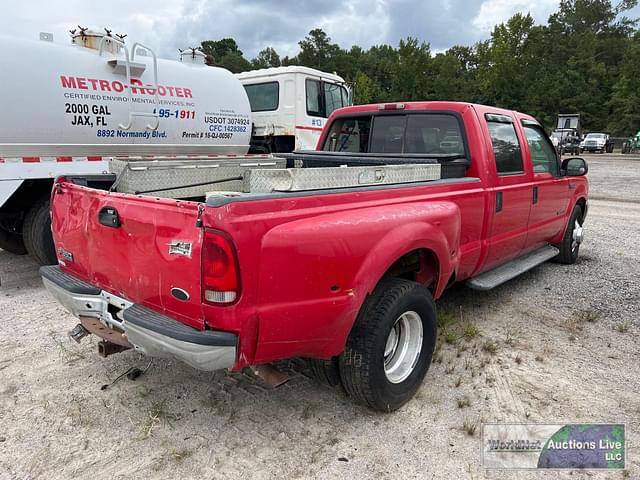 Image of Ford F-350 equipment image 3