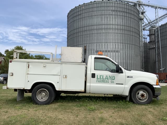 Image of Ford F-350 equipment image 2