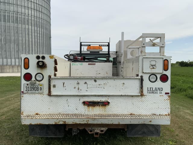 Image of Ford F-350 equipment image 1